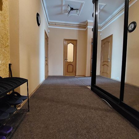 Двокімнатні Апартаменти У Центрі Lutsk Luaran gambar